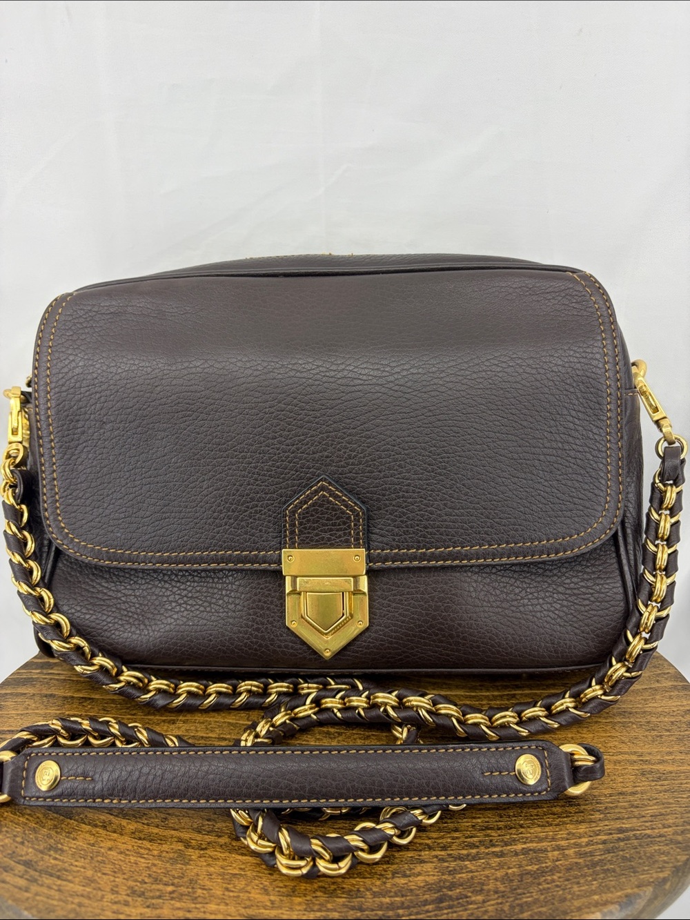 EUC Eric Javits Brown Pebbled Leather Crossbody Purse Bag w/ Gold Chain Strap